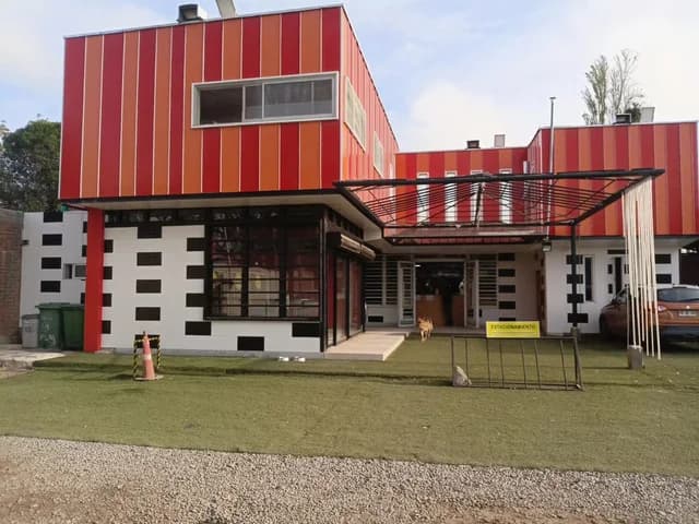 El Monte: ferretería, local comercial y amplio departamento en El Monte